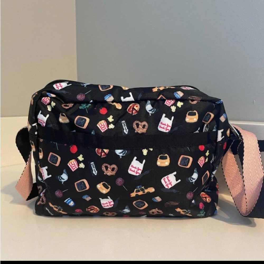 Lesportsac Dessert Daniella Crossbody NYC print